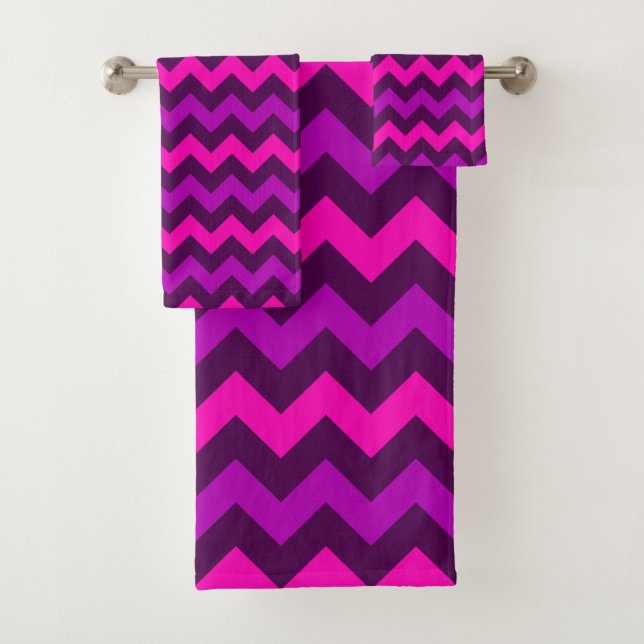 Serviette de bain mignonne violet rose Chevrons (En situation)