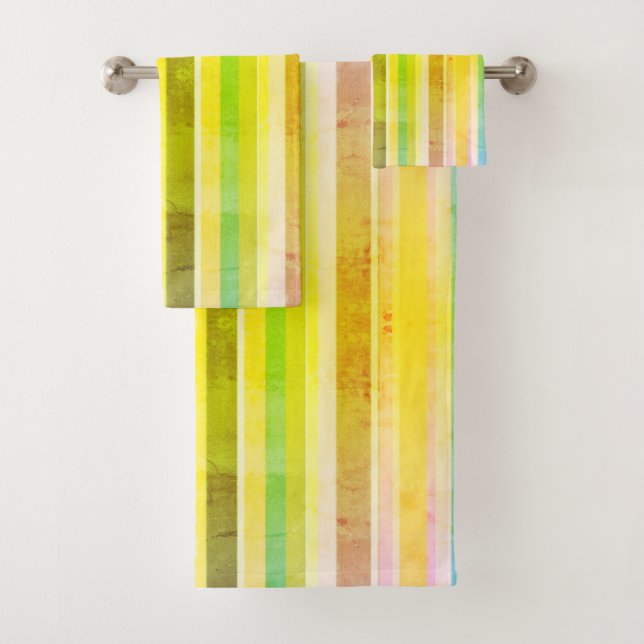 Serviette de bain orange jaune et vert rayé (En situation)