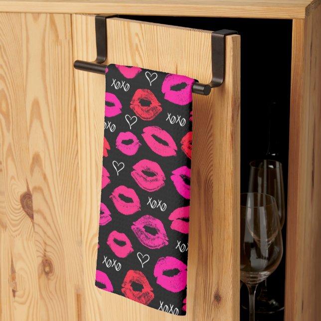 Serviette de cuisine rouge et rose Kisses XOXO (Pliage en tiers)