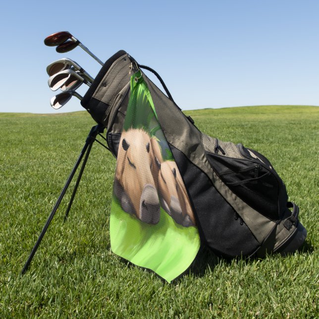 Serviette De Golf Cute Funny Napping Capybaras par l'étang (Vert)