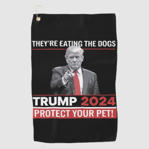 Serviette De Golf Ils mangent le débat Trump 2024 sur les chiens