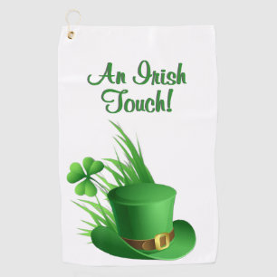 Serviette De Golf Un chapeau de lutin à touche irlandaise dans l'her