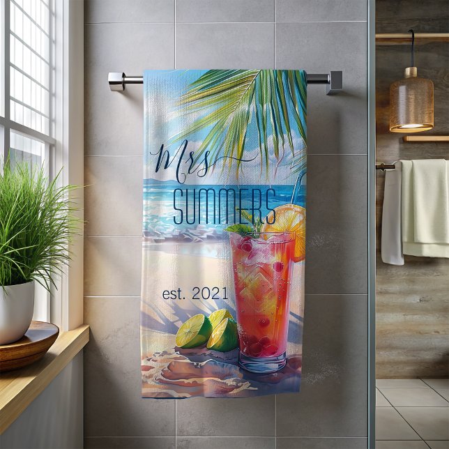 Serviette de plage à monogramme Cocktail Seascape  (Créateur téléchargé)