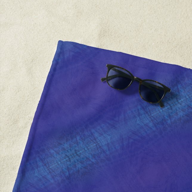 Serviette De Plage Acceptation | Motif de Blue Indigo Violet Shibori (En situation)