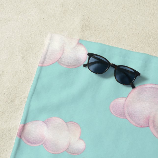 Serviette De Plage Animaux Pastel Mignons Sur Les Nuages Monogramme (En situation)