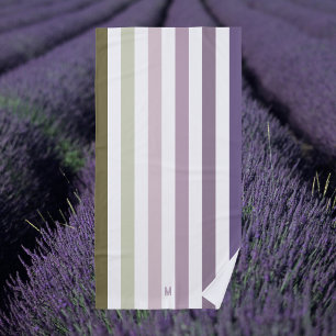 Serviette De Plage Bande de champ Ombre Lavender et monogramme person