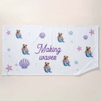 SERVIETTE DE PLAGE BOULEDOGUE ANGLAIS SIRÈNE FAISANT DES VAGUES