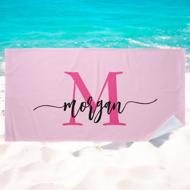 Serviette De Plage Chaud rose moderne Script Girl Monogramme Nom (Créateur téléchargé)