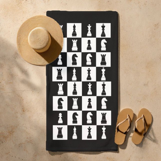 Serviette De Plage Chiffres De Jeu D'Échecs Motif Noir Et Blanc (Chess Game Figures Black And White Pattern Beach Towel.)