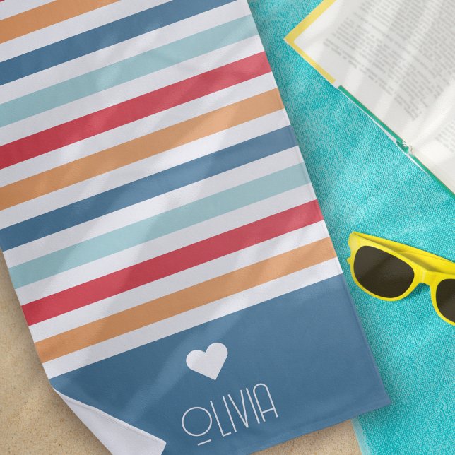 Serviette De Plage Coeur de monogramme rayé arc-en-ciel (Créateur téléchargé)