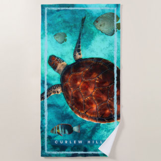 Serviette de plage de la tortue courbée
