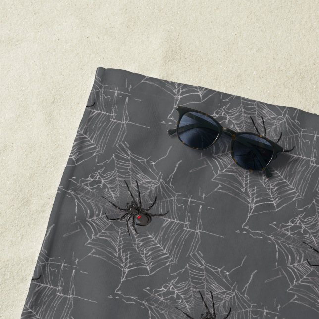 Serviette De Plage Dessin d'art d'araignée veuve noire et de toile d' (En situation)