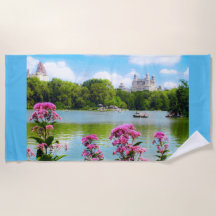 DIMANCHE DANS CENTRAL PARK Beach Towel