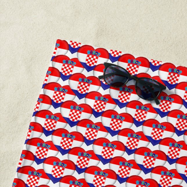 Serviette De Plage Drapeau croate couleurs Coeurs patriotique (En situation)