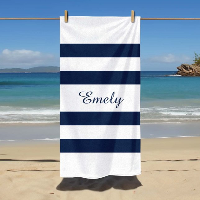 Serviette De Plage Elégante Motif Moderne Bleu Et Blancs Nom (Modern Elegant Blue And White Stripes Pattern Name Beach Towel)