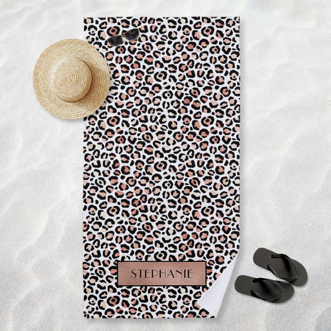 Serviette De Plage Empreinte de léopard or Rose chic personnalisé (Chic Rose Gold Leopard Print Personalized Beach Towel)