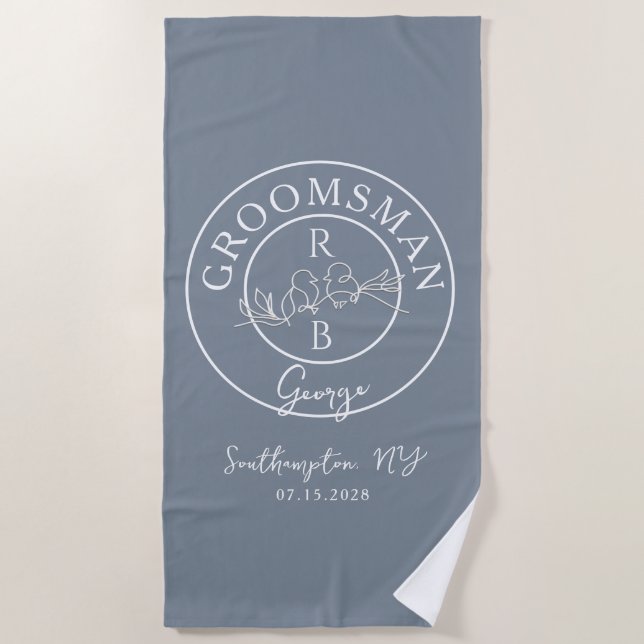 Serviette De Plage Groomsman de Monogramme bleu poussiéreux (Devant)
