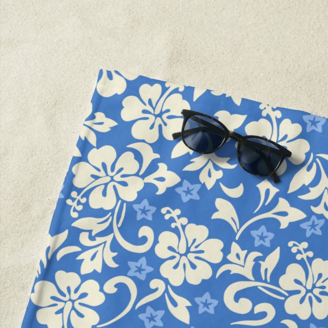 Serviette De Plage Hibiscus hawaïens du parc Kapalua - Périwinkle (En situation)