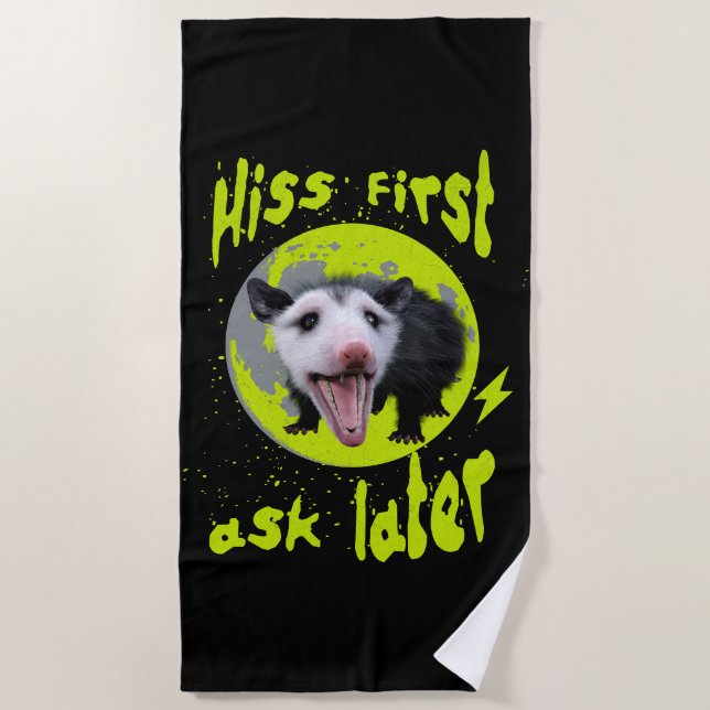 Serviette De Plage Hiss first, ask later Funny Opossum Hissing (Devant)