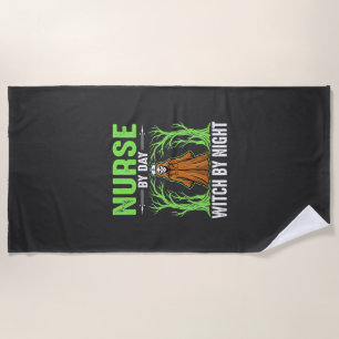 Serviette De Plage Infirmière le jour, sorcière la nuit, design Hallo