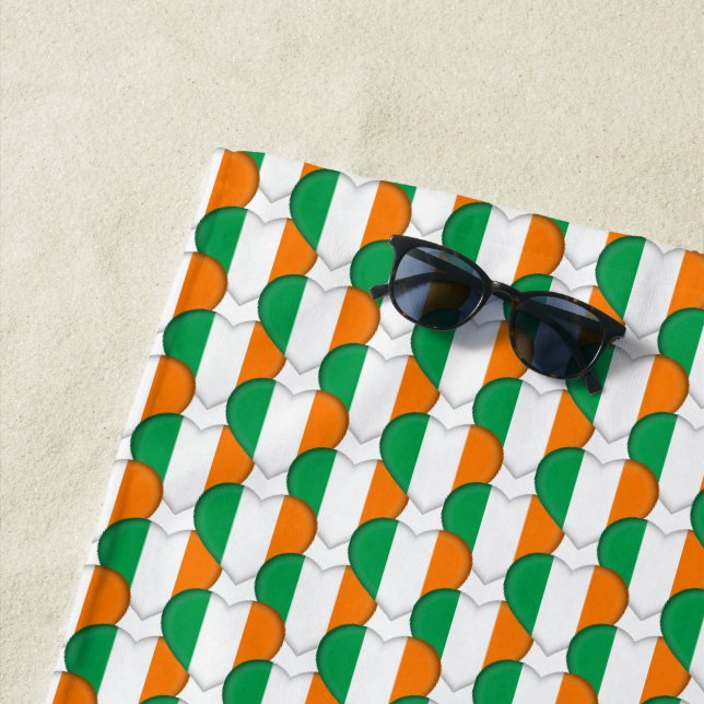 Serviette De Plage Irlande Drapeau irlandais couleurs Coeurs patrioti (En situation)