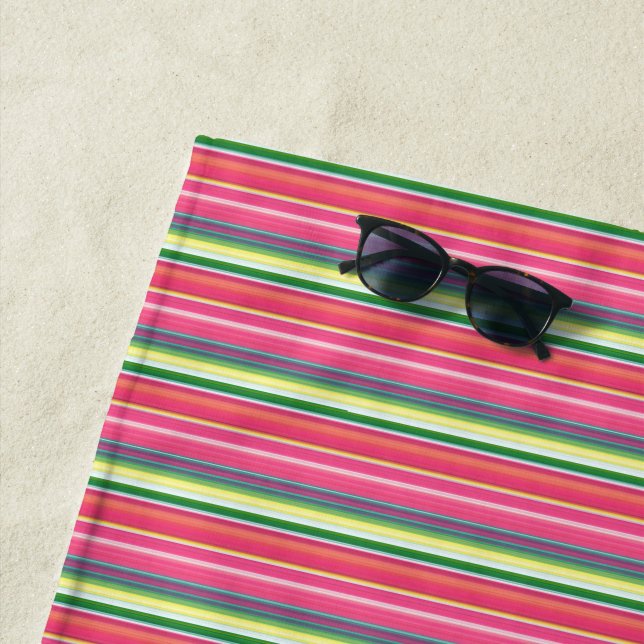 Serviette De Plage Jolies rayures roses vertes (En situation)