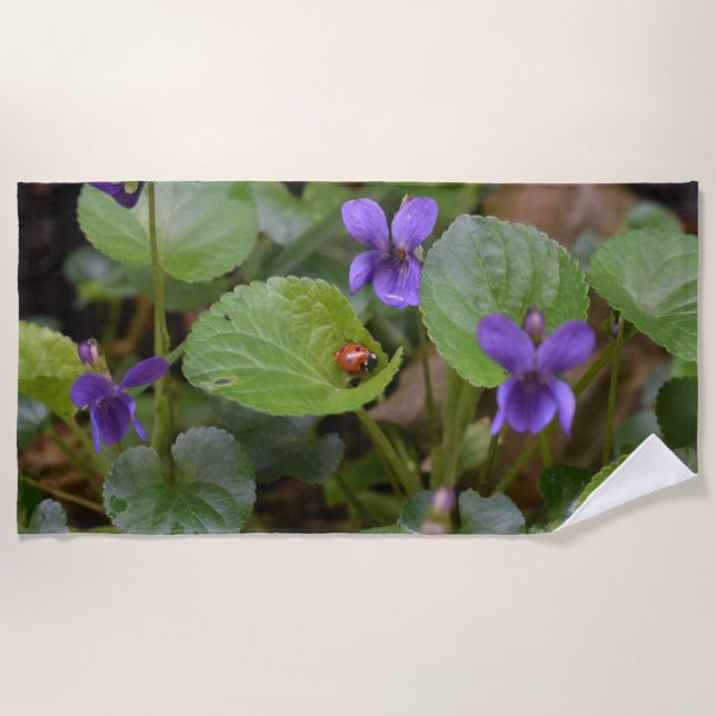 Serviette De Plage Ladybug sur les fleurs de violet doux (Devant)