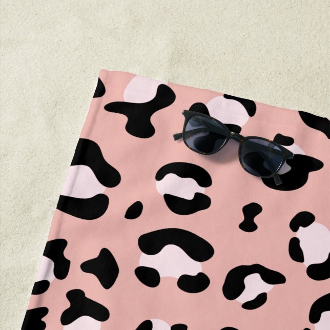 Serviette De Plage Léopard Print, Léopard Spots, Rose Léopard (En situation)