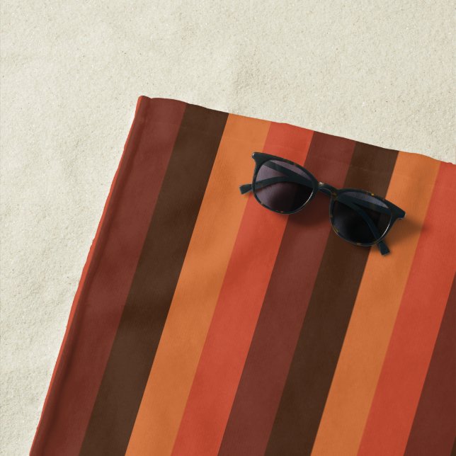 Serviette De Plage Les rétros les années 70 rayures fraîches (En situation)