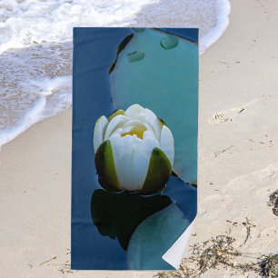 Serviette De Plage Lys d'eau blanche dans l'étang, photographie de la