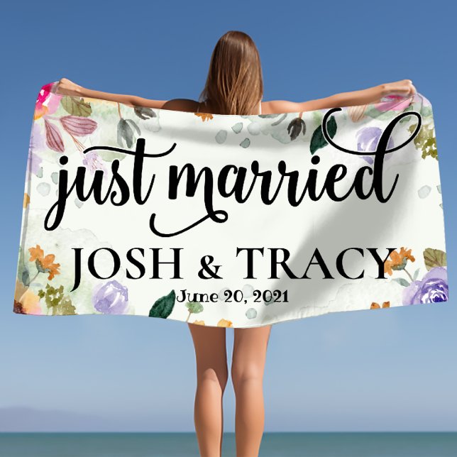 Serviette De Plage Mariée et Marié, Femme et Mari, Tout Juste Mariés (Bride and Groom, Wifey and Hubby, Just Married Beach Towel)