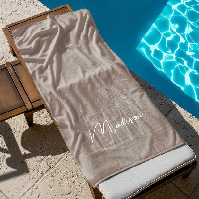 Serviette De Plage Moderne Monogramme Nom Script Taupe (Modern Monogram Name Script Taupe Beach Towel)