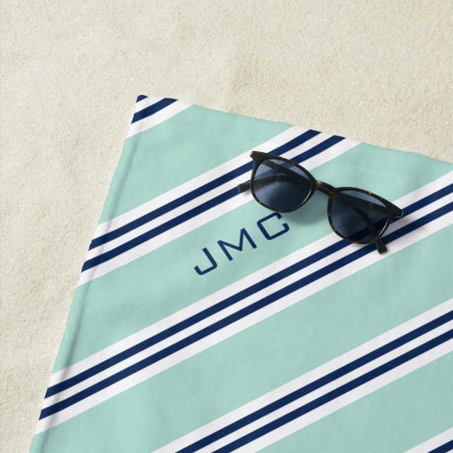 Serviette De Plage Monogramme 3 lettres menthe et rayures bleues (En situation)