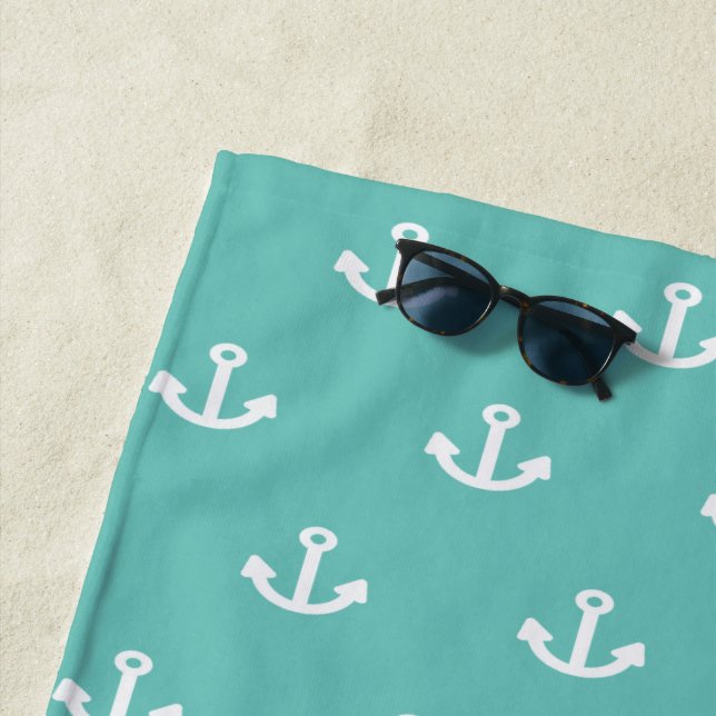 Serviette De Plage Monogramme marin blanc turquoise clair (En situation)
