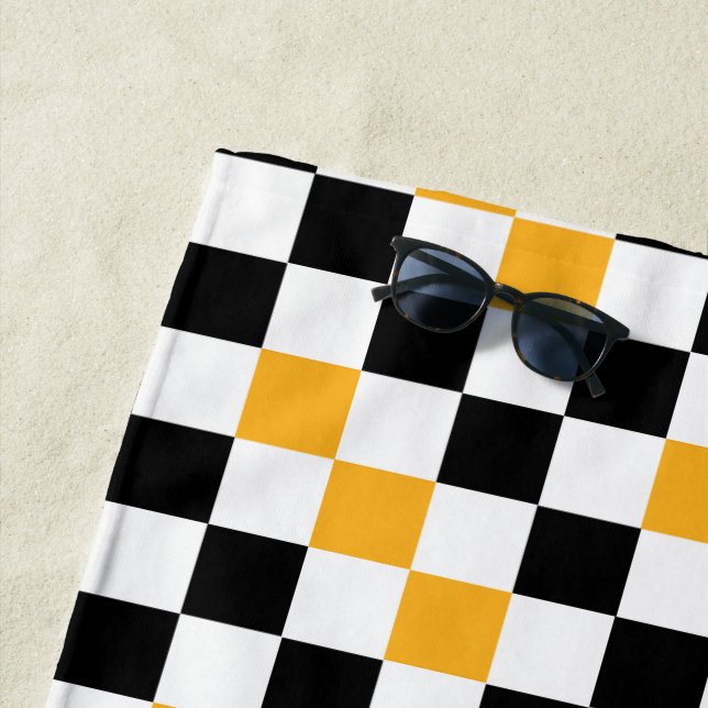 Serviette De Plage Motif à carreaux jaune noir et blanc  (En situation)