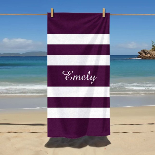 Serviette De Plage Motif moderne élégant violet stries Nom (Custom Name Modern Elegant Purple White Stripes Pattern Name Beach Towel)