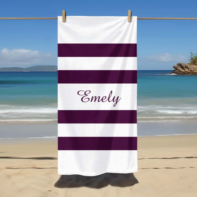 Serviette De Plage Motif moderne élégant violet stries Nom (Modern Elegant Purple Stripes Pattern Name Beach Towel)