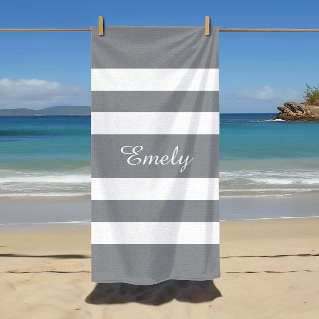 Serviette De Plage Nom moderne Gris Bassin rayé (Modern Name Gray Striped Pool Beach Towel)