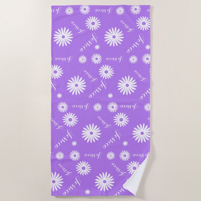 Serviette De Plage Nom personnalisé violet typographique fleurs blanc (Devant)