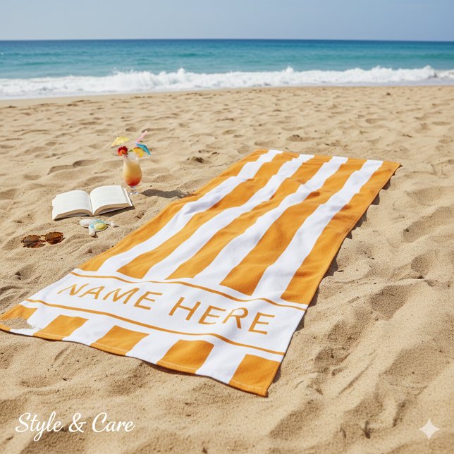 Serviette de plage orange classique rayée blanche  (Classic Orange White Striped Beach Towel with Name)