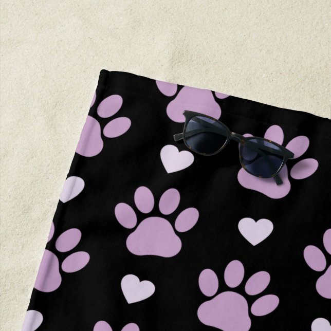 Serviette De Plage Pattern of paws, Dog paws, Lilac paws, Hearts (En situation)