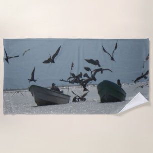 Serviette De Plage Pélicans autour de Fishing Boats Beach Towne