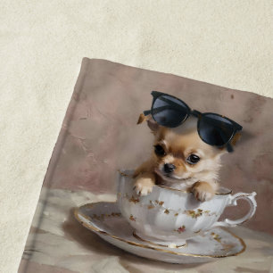 Serviette De Plage Petit plaisir : chiot chihuahua dans une tasse de