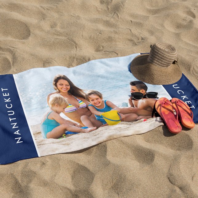 Serviette De Plage Photo de famille personnalisée cadeau Keepsaké été (Hey beach-loving families! Style up your beach game with our fun custom keepsake towels!)