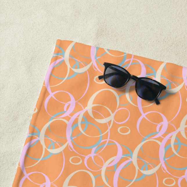 Serviette De Plage Pink Aqua Cream Pastel Bubbles sur Orange (En situation)