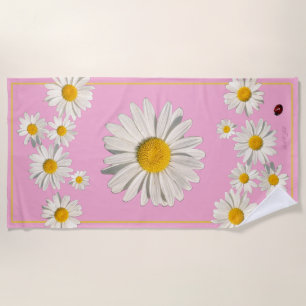 Serviette de plage pleine de pâquerettes.