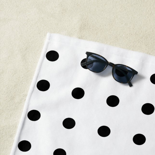 Serviette De Plage Point Polka Noir Et Blanc (En situation)