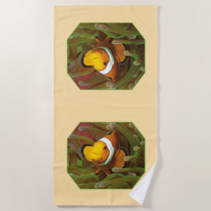 Serviette De Plage Poisson clown en anémone vert. Conception photogra