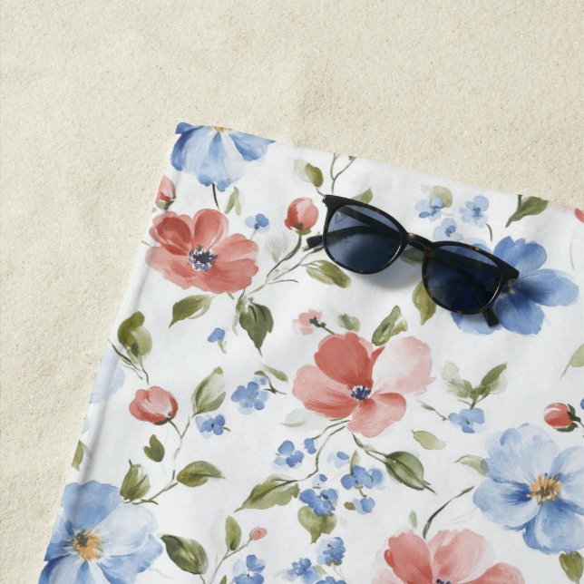 Serviette De Plage Pretty Red Blue Flowers (En situation)