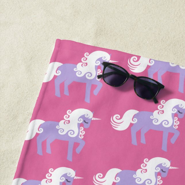 Serviette De Plage Unicorne rose violet (En situation)